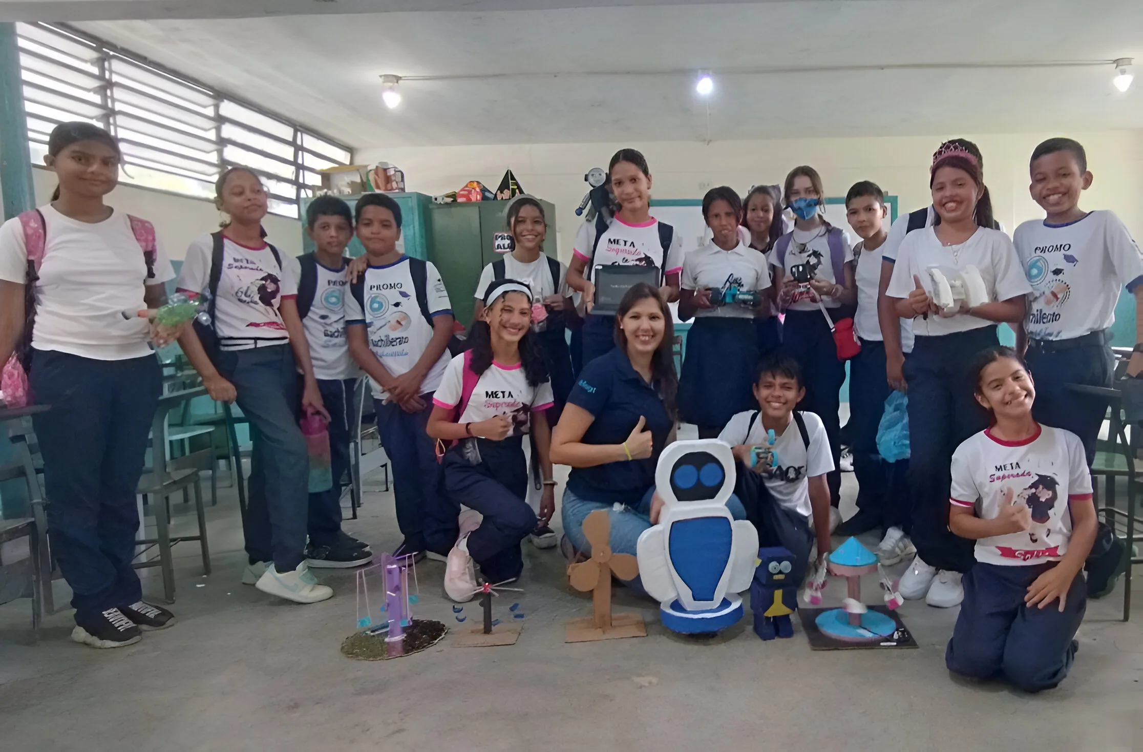 Estudiantes y facilitadores durante actividad formativa del programa