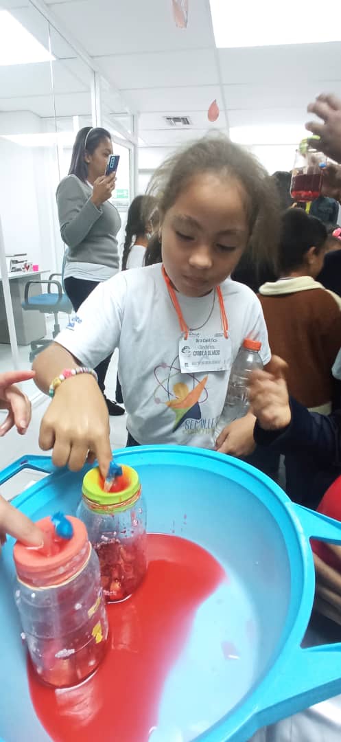 El Programa Nacional de Semilleros Científicos brindó atención a 80 niñas, niños, jóvenes y adultos de los sectores 3E, 3D de Boyacá ll y Barrio Sucre, en Barcelona, estado Anzoátegui.
