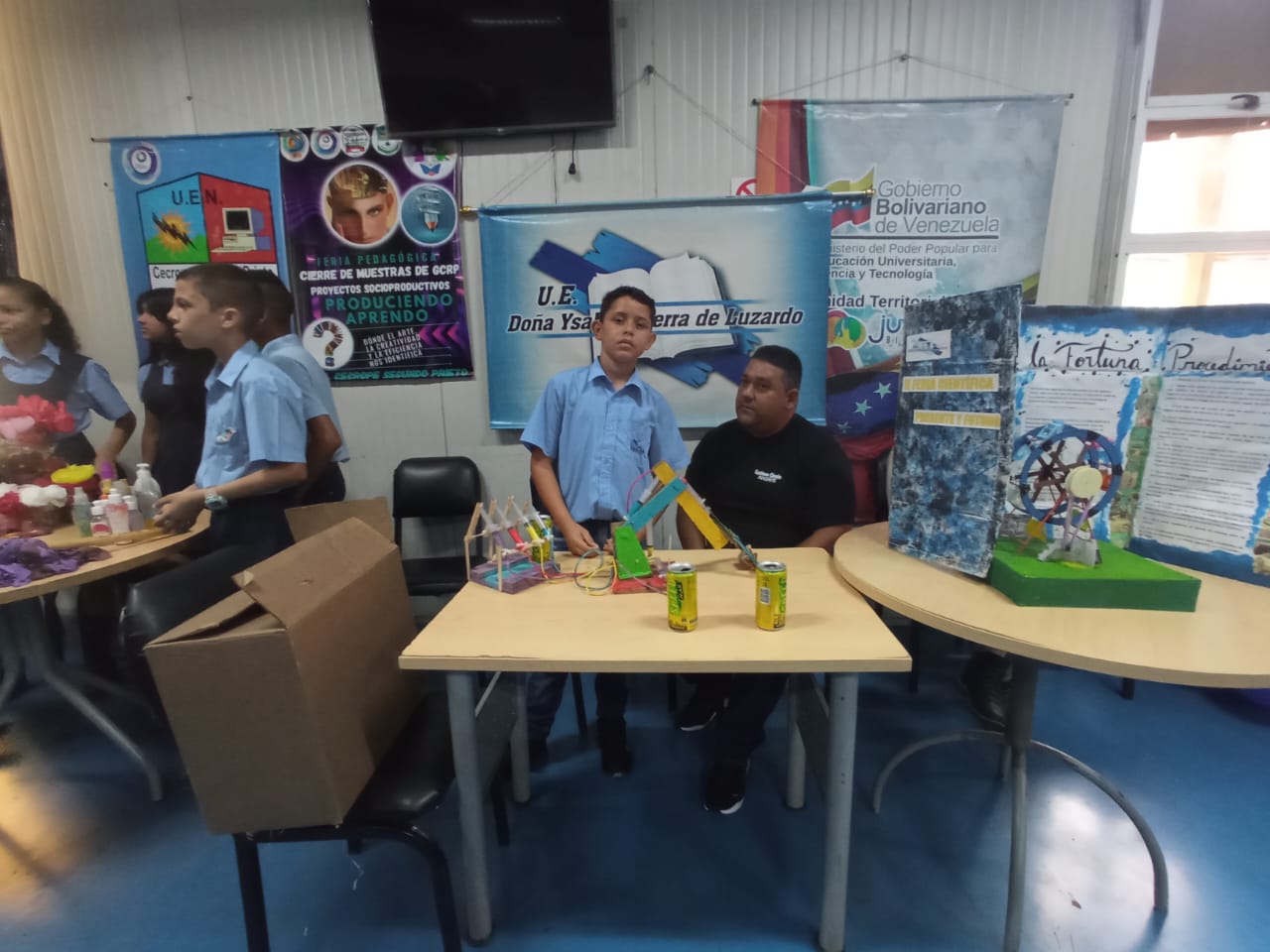 Presentan proyectos con material reciclable en 1.er Encuentro Estudiantil de Robótica en Zulia. Fotos Cortesía.