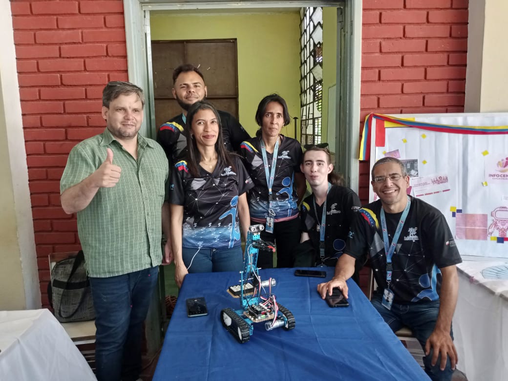 Instituciones de Carabobo comparten proyectos en Encuentro Estudiantil de Robótica. Fotos Infocentro.