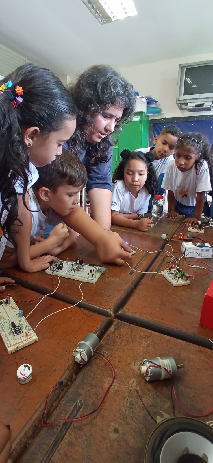 Ruta Científica promueve enseñanza de la química y electrónica en Miranda