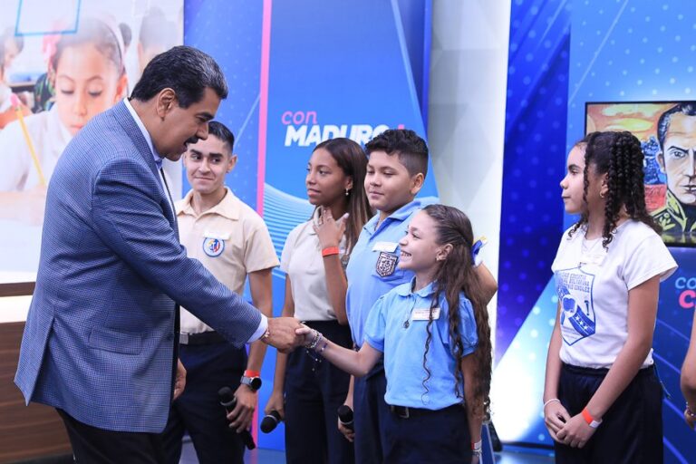 Venezuela garantiza educación pública, gratuita y de calidad
