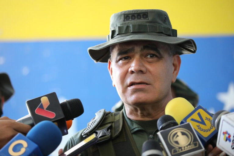 Ministro Padrino López destaca civismo de los venezolanos durante participación en el referéndum