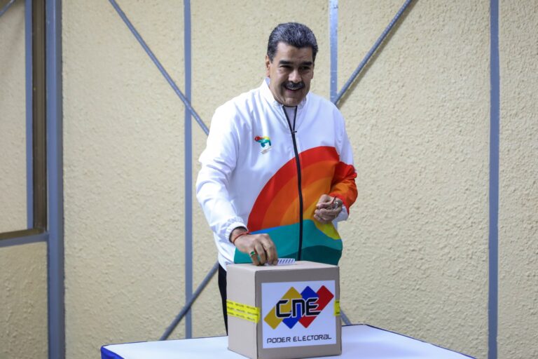 Presidente Maduro invita al pueblo venezolano a votar masivamente en defensa de la patria
