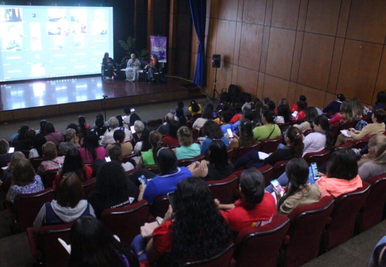 Mujeres del Mincyt participaron en el conversatorio “Feminismo Latinoamericano”