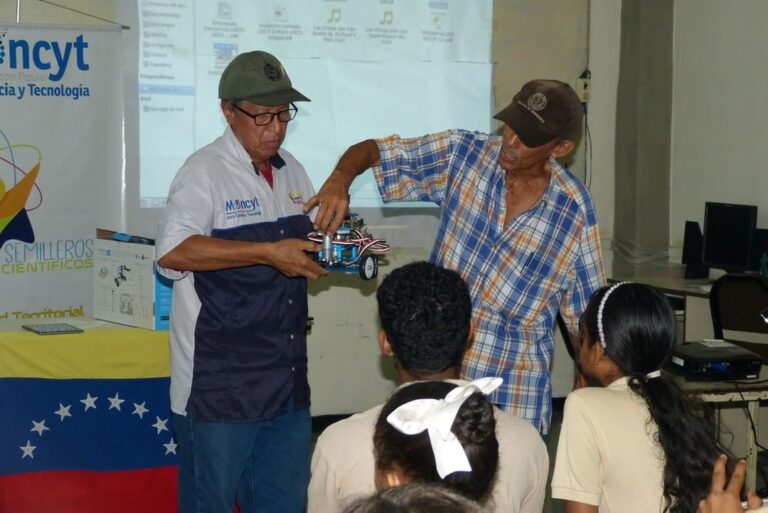 Estudiantes de Carabobo y Aragua se capacitan en robótica educativa