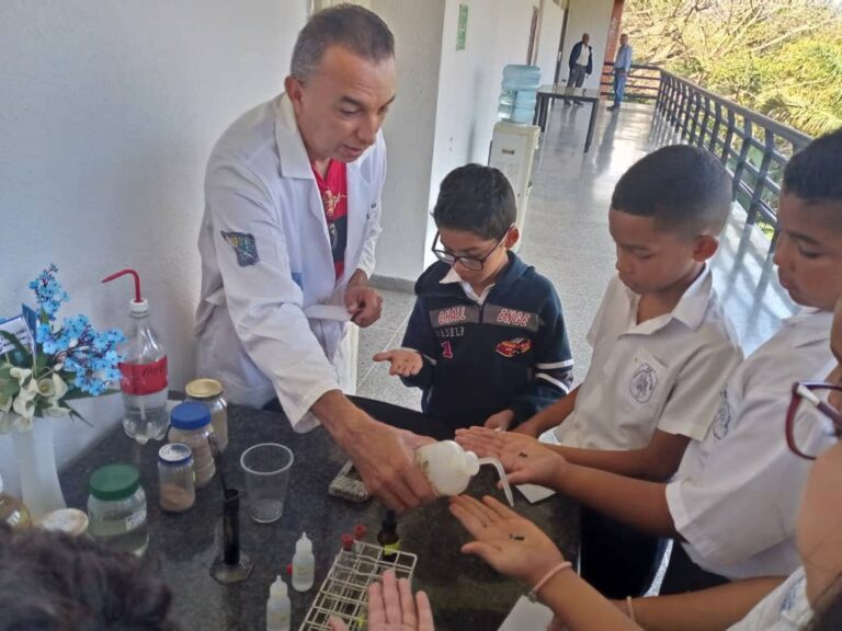 Fundación Infocentro capacita a niños y niñas de Carabobo y La Guaira en materia científica y tecnológica