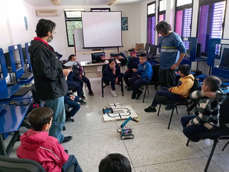Niños y niñas de Mérida reciben formación sobre lenguaje de programación Scratch