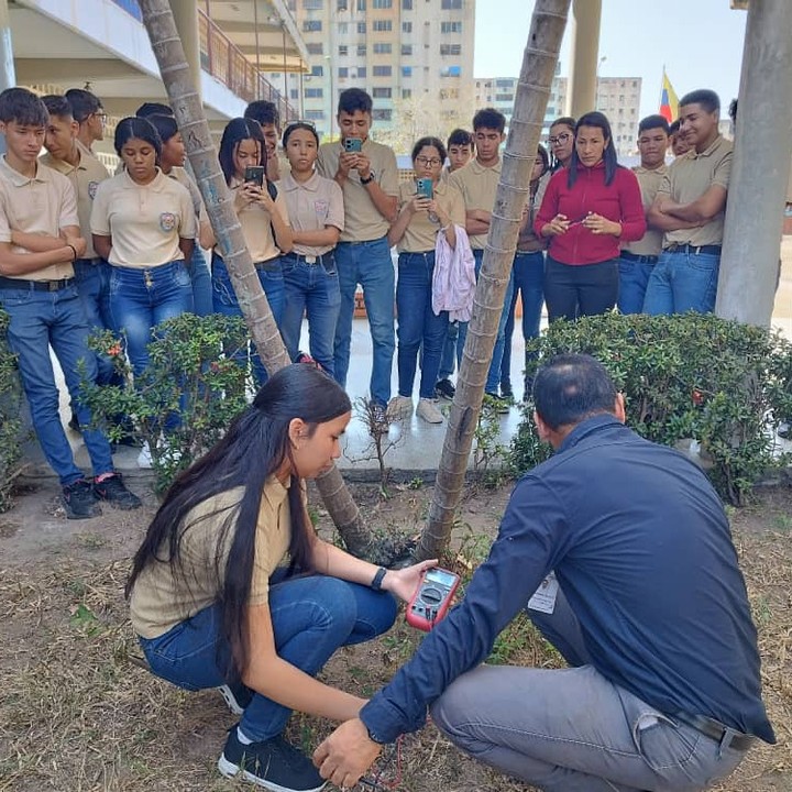Estudiantes de electrónica en el estado Bolívar reciben taller sobre Sistemas Eléctricos y Puesta a Tierra