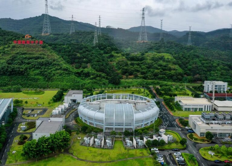 (230727) -- GUANGZHOU, July 27, 2023 (Xinhua) -- This aerial photo taken on July 18, 2023 shows China Spallation Neutron Source (CSNS) in Dongguan, south China's Guangdong Province.
  In the city of Dongguan lies a world-class sci-tech project -- China Spallation Neutron Source (CSNS). Over 1,000 research tasks have been tackled since it started in August 2018.
  Dubbed as a "super microscope," a spallation neutron source can produce and accelerate protons before smashing them into the target to produce neutrons, and the neutron beams will be directed to hit material samples. Researchers can thus accurately infer the atomic structure of the materials by measuring the distribution of scattered neutrons and their changes in energy and momentum.
   The CSNS is a national major scientific and technological infrastructure and multi-disciplinary applied research platform, with 20 neutron channels planned and 22 neutron instruments and experimental terminals capable of construction. The CSNS provides strong support for research in materials science and technology, physics, chemistry and chemical industry, life science, and new energy in China. At present, the CSNS has completed 10 rounds of open operation. (Xinhua/Liu Dawei)