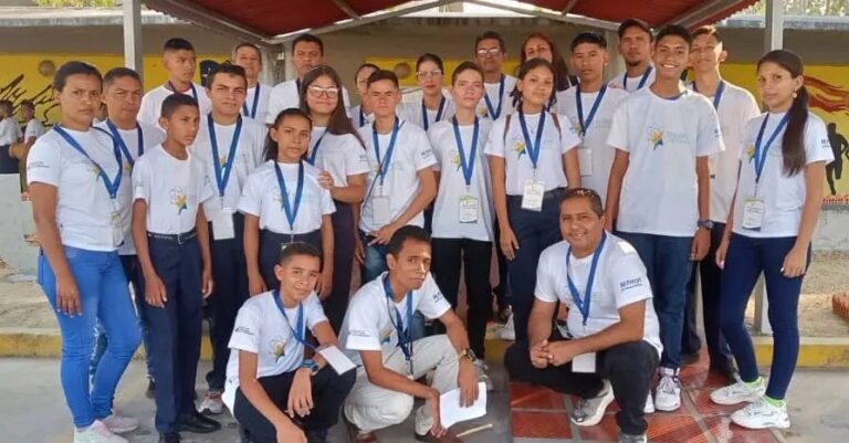 Reconocen talento e ingenio de delegación estudiantil del estado Apure