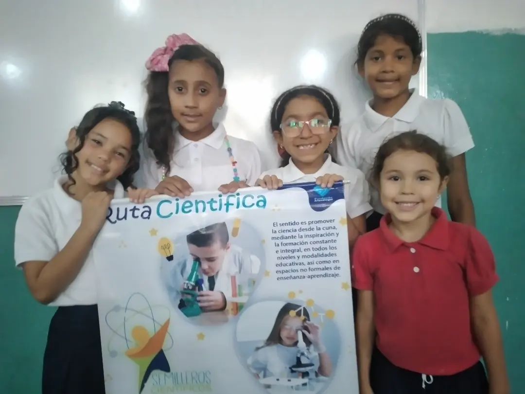 En+Guanta+niños+y+niñas+aprenden+sobre+los+volcanes+con+Programa+Semilleros+CientíficosEste+jueves+#29Feb,+la+Fundación+para+el+Desarrollo+de+la+Ciencia+y+Tecnología+(Fundacite)+Anzoátegui,+realizó+una+nueva+jornada+educativa-4
