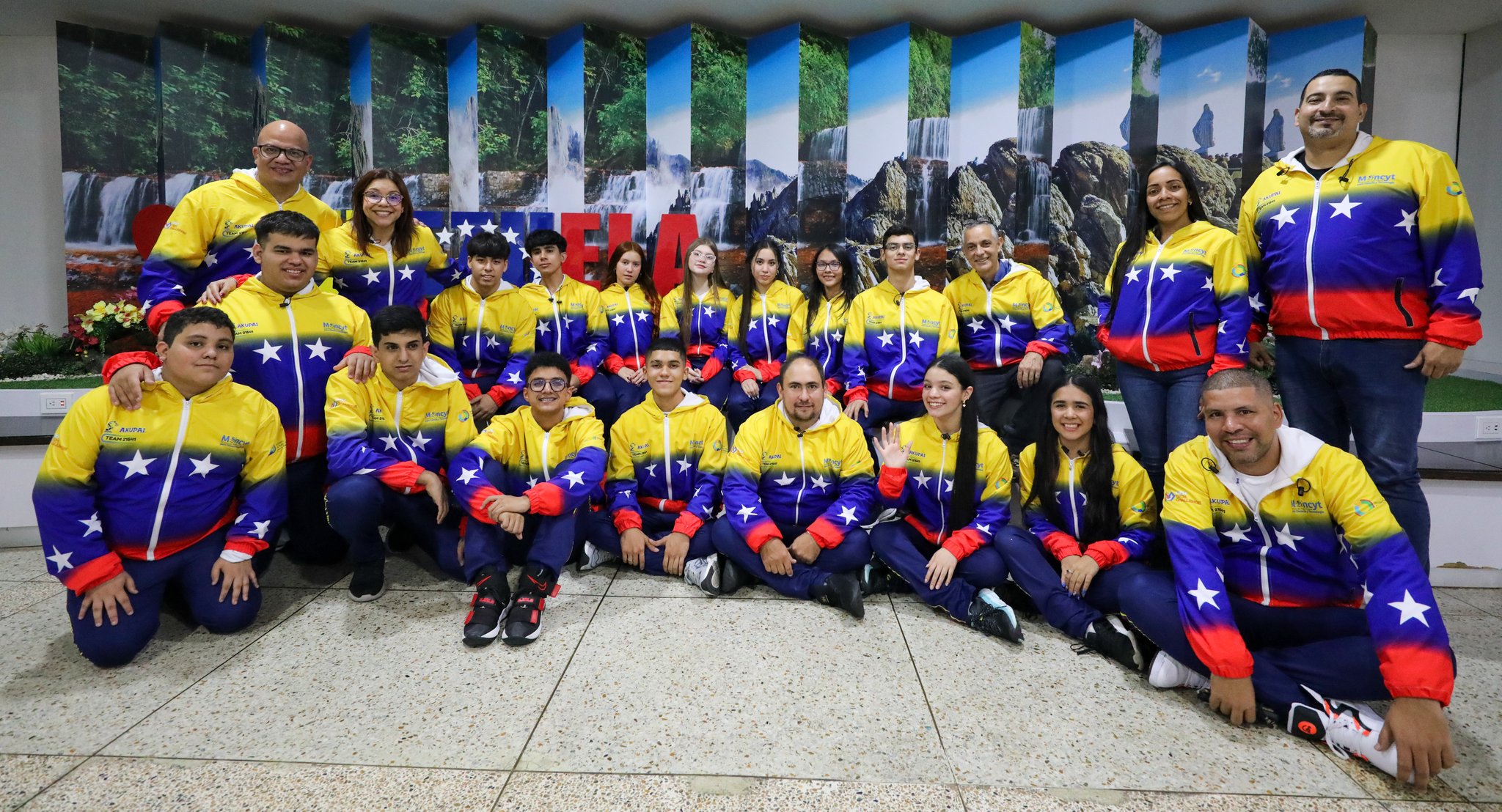 Il Venezuela è pronto a partecipare al Primo Campionato Mondiale di Robotica Tech Challenge 2024 in Italia