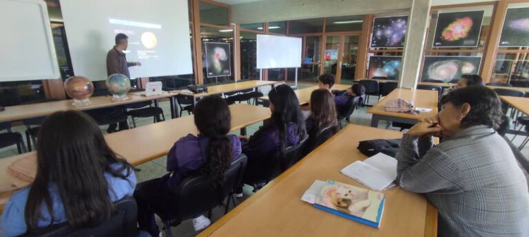 Fundación CIDA brinda clase didáctica sobre el sistema solar a estudiantes de Mérida