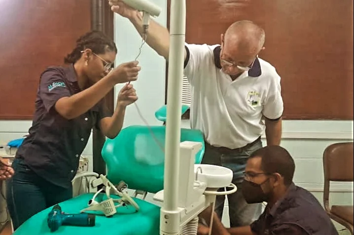 Cayapa Heroica recupera equipos odontológicos en escuela técnica de Falcón