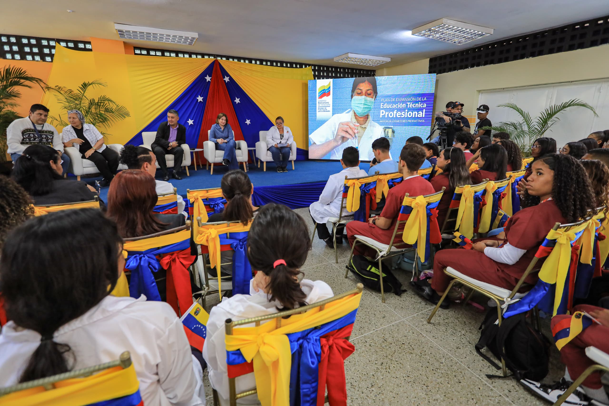 Avanza plan de expansión de la Educación Técnica Profesional en Caracas