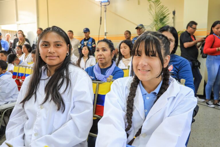 Más de 2 mil escuelas técnicas promueven el desarrollo integral de estudiantes en Venezuela