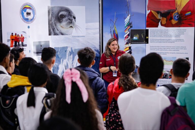 Estudiantes de la Unetrans aprenden sobre ciencia marina y polar en el IVIC