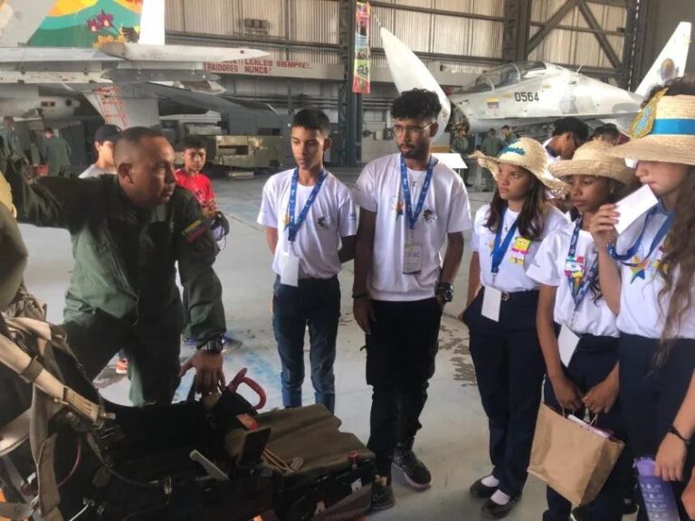 Semilleros Científicos visitan Base Aérea Revolucionaria Tte. Luis Del Valle García