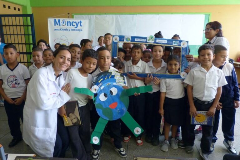 Estudiantes de Aragua reciben formación sobre la atmósfera en el Día Mundial de la Tierra