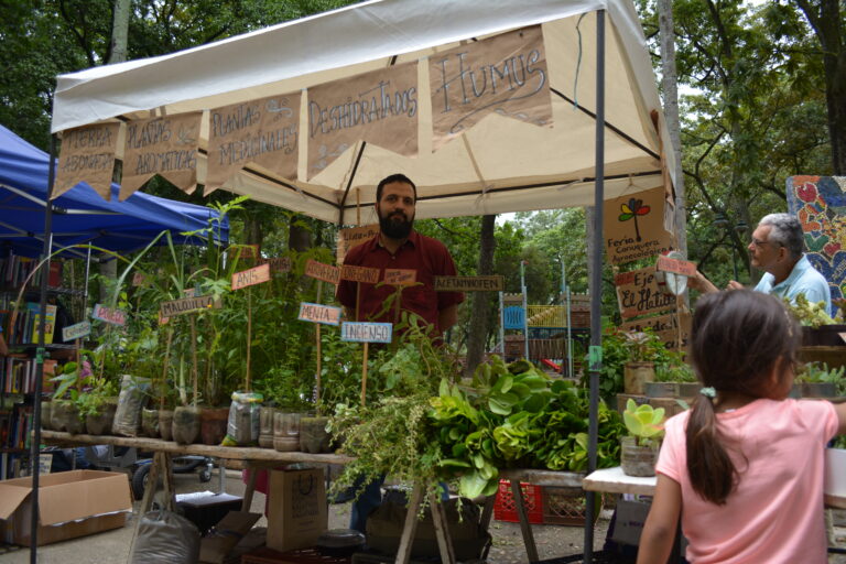 Autogestión y Resiliencia: Claves descoloniales para la Soberanía Alimentaria