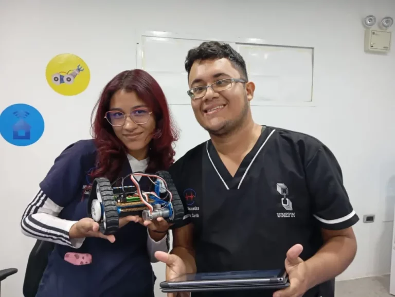 Estudiantes de Ingeniería Biomédica de Falcón se capacitan en robótica educativa