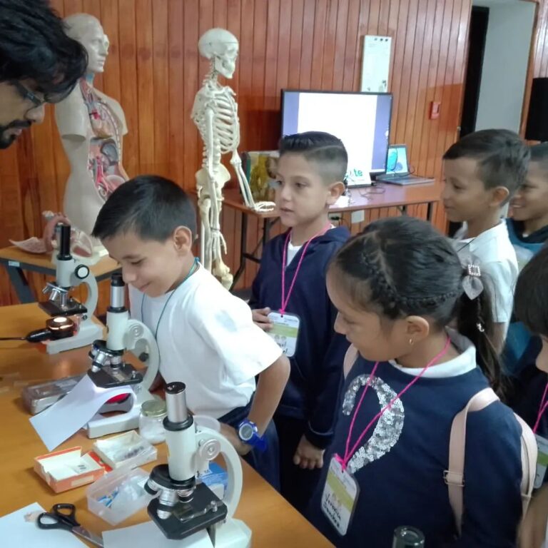 Estudiantes de Mérida aprenden sobre el vínculo de la ciencia con la cotidianidad