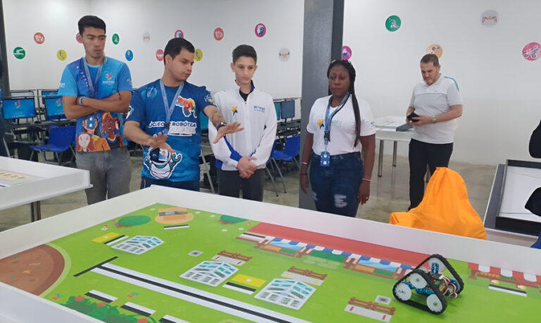 Joven campeón mundial de aritmética visita Centro Didáctico para la Enseñanza de la Ciencia en La Guaira