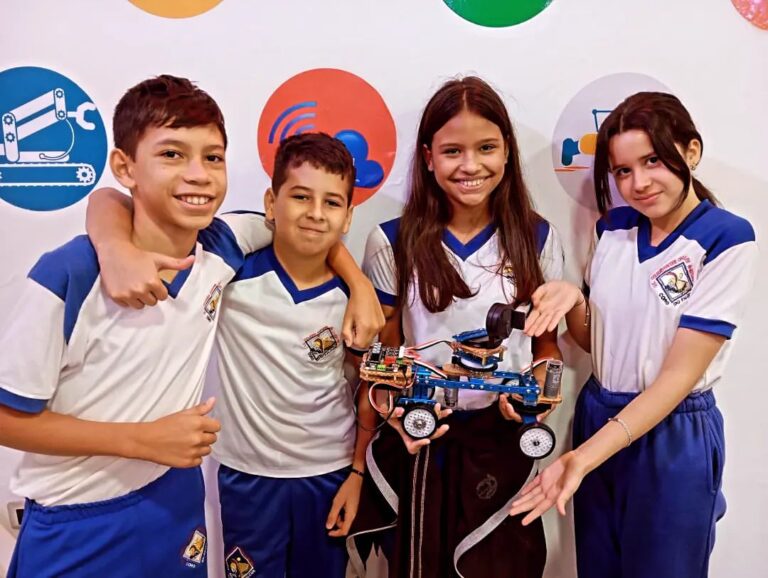 Estudiantes del Colegio Haydee Calles de Medina en Falcón se sumergen en la robótica educativa