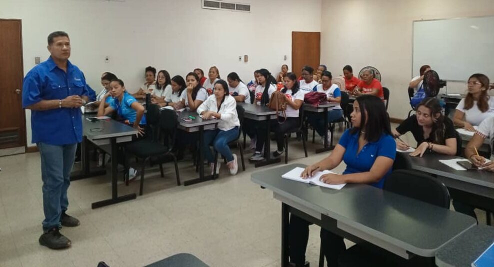 Mujeres de Yaracuy participan en actividad formativa sobre liderazgo