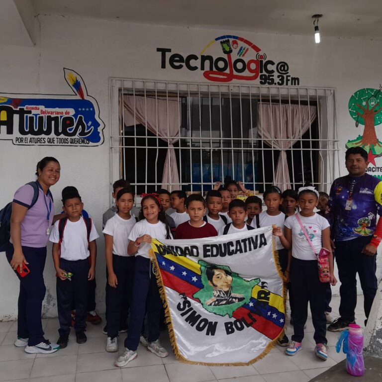 En Amazonas los Semilleros Científicos aprenden de electromagnetismo