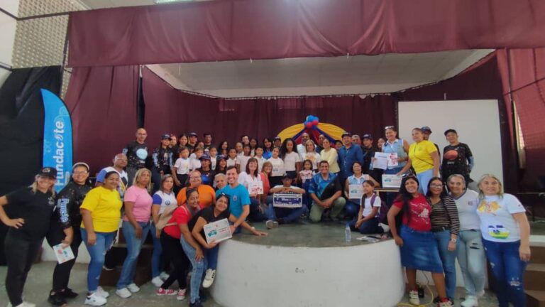 CNTQ entrega 25 kit de química a escuelas guariqueñas