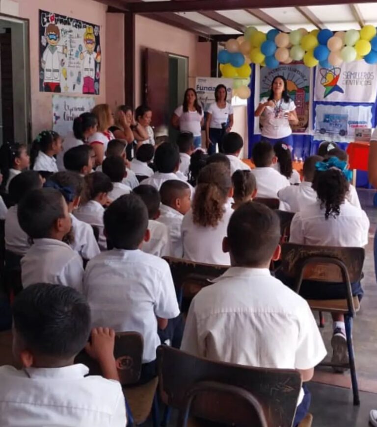 Caravana de la Química se instala en la Escuela Básica Patricio Martínez en Carabobo