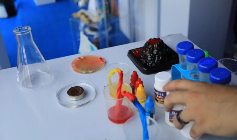 Táchira | Convocan a niñas y niños al taller de Química Básica