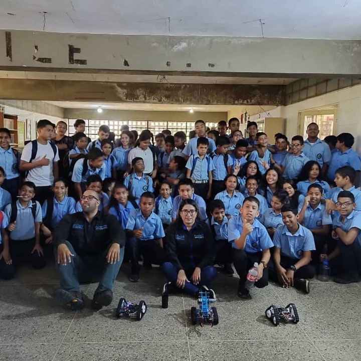 Jornada formativa de robótica nutre conocimientos de estudiantes en Bolívar