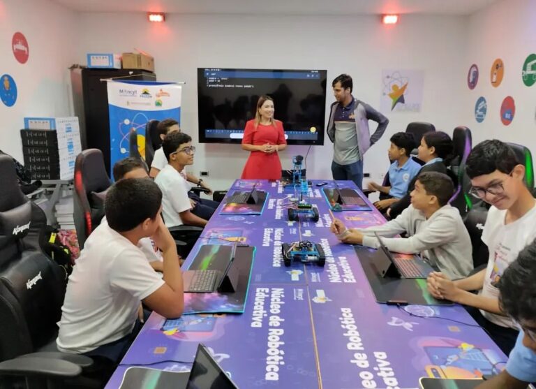 Realizan primer taller de programación de robótica educativa en Falcón