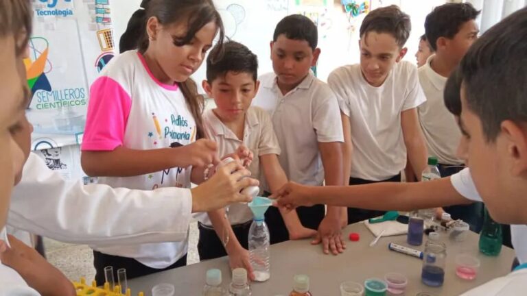 Talleres de química y física motivan vocaciones tempranas en estudiantes del Zulia