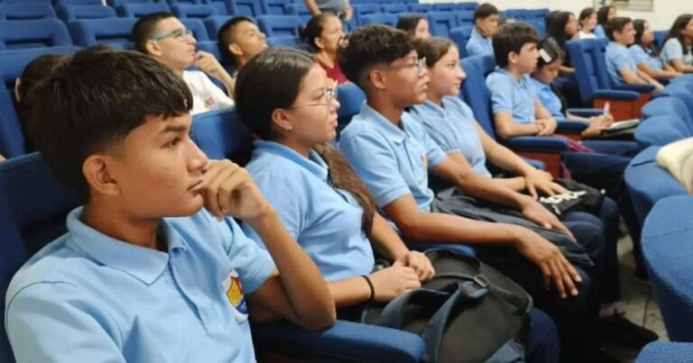 Estudiantes de Barinas realizan recorrido educativo en el INIA