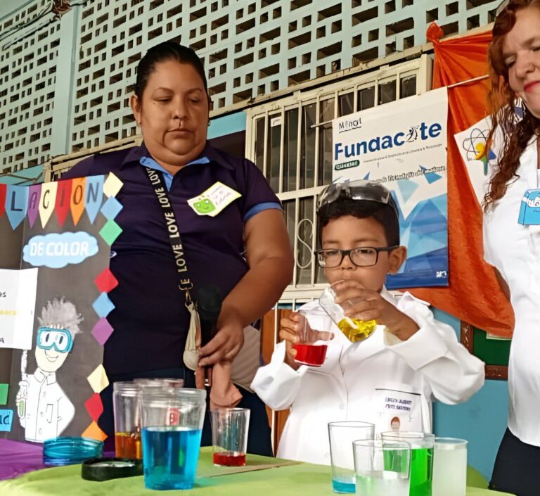 Diversión y conocimientos llevó la Caravana de la Química a la EBB José Rafael Pocaterra en Carabobo