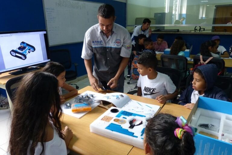 Introducción a la robótica educativa avanza con buen pie en Aragua