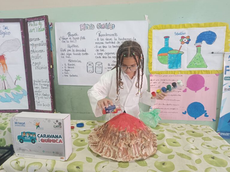 En Carabobo estudiantes disfrutan descubriendo los aportes de la física y la química para la vida