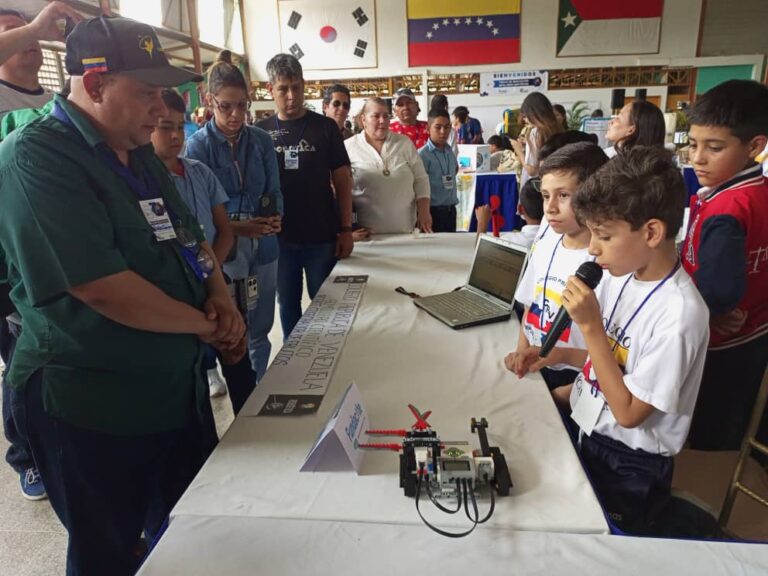 En Trujillo niños y jóvenes mostraron su creatividad en Feria de Innovación “Semilleros Científicos”