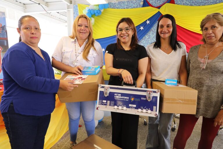 Avanza entrega de kits de laboratorio a instituciones educativas del estado Miranda