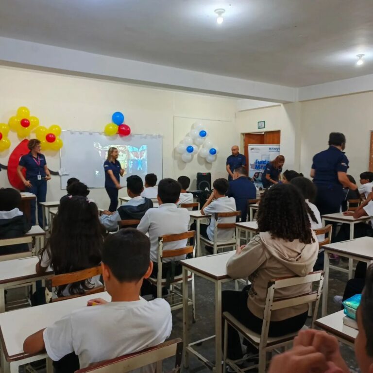 Estudiantes de la Unidad Educativa Nacional «Miguel José Sanz» en Miranda refuerzan sus conocimientos sobre ciencias