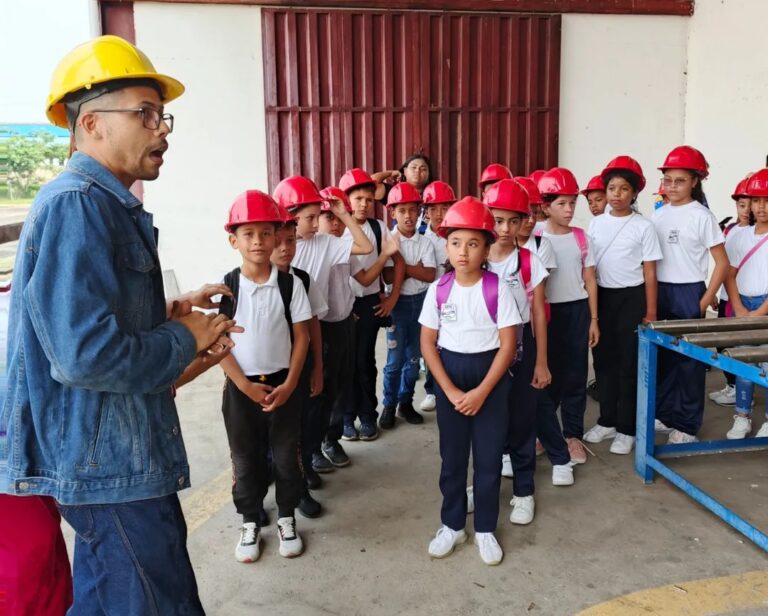 Semilleros Científicos de Portuguesa visitaron planta metalmecánica Wuanaguanare