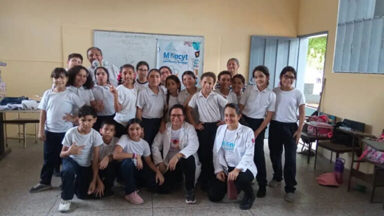 Taller de química fortalece formación de estudiantes en Zulia