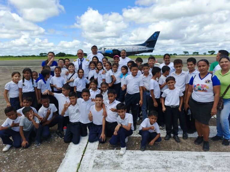 En Apure estudiantes exploran el mundo de la aviación durante Ruta Científica