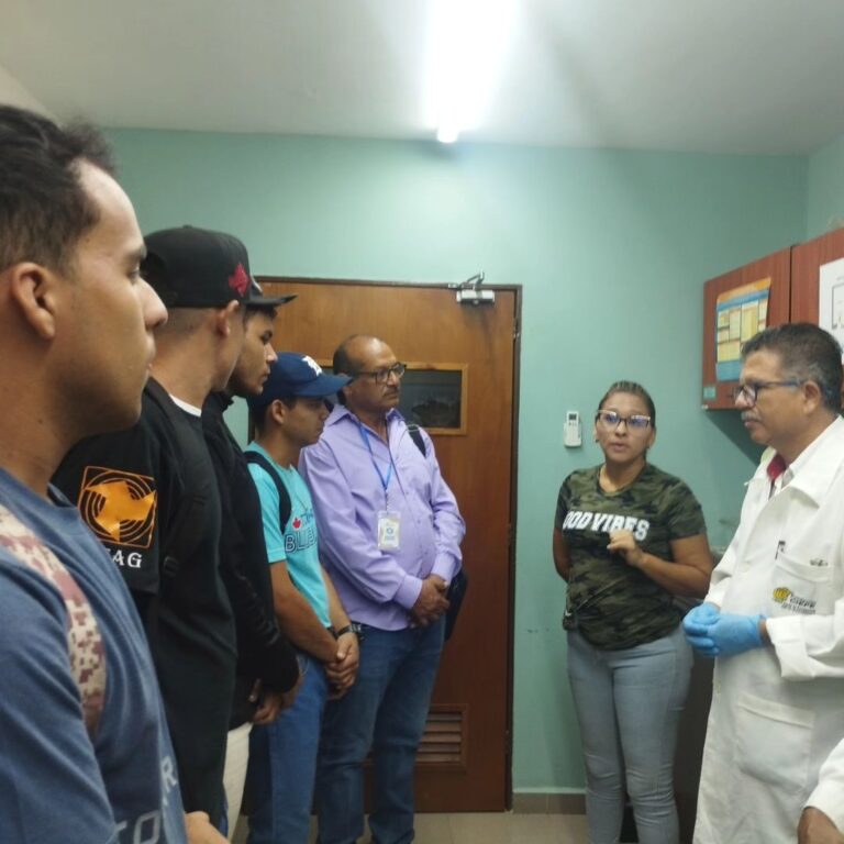 División de Metrología de Fundación CIEPE muestra importancia de la ciencia a estudiantes universitarios
