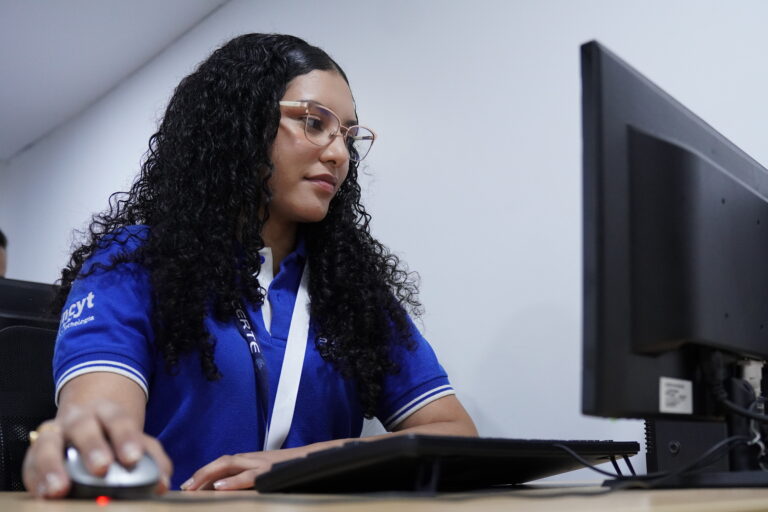 Diosmary Cedeño: empoderando a las mujeres en las ciencias y la tecnología
