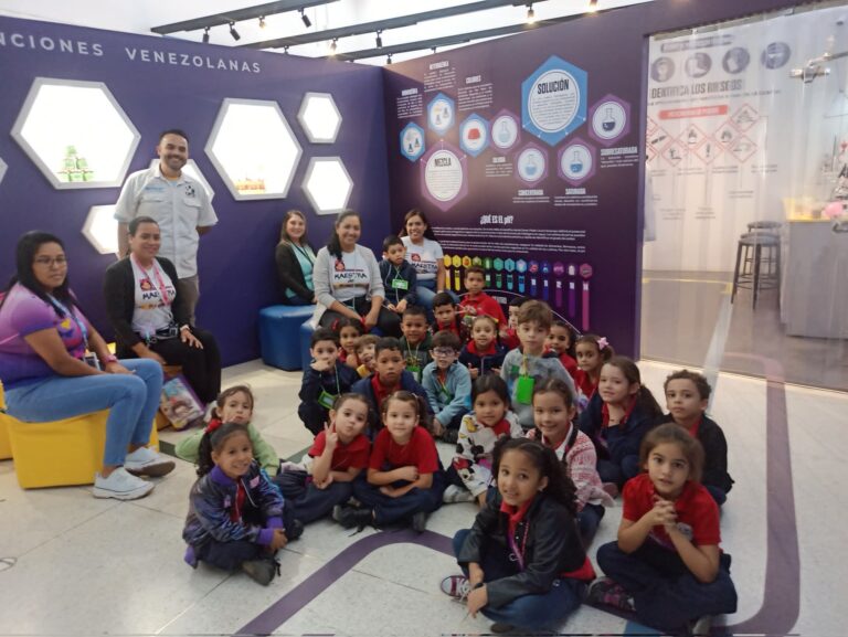 Niños y niñas visitaron la sala de química del Museo de Ciencias en Caracas